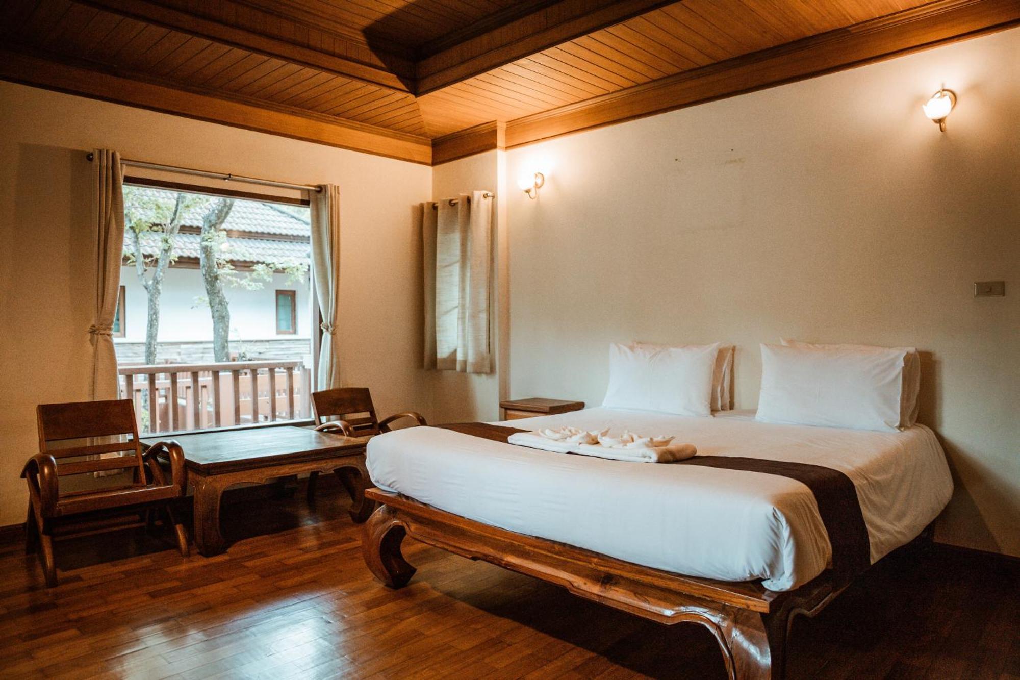 Tak Andaman Resort & Hotel Exterior foto